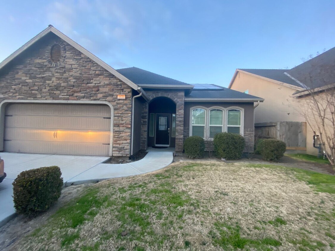 Foto principal - Move into Northwest Hanford and relax in y...