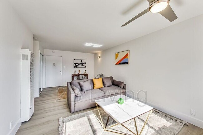 Foto del edificio - 1221 E 20th St