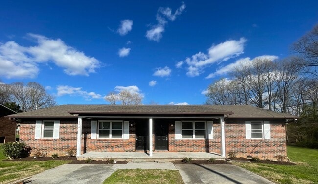 Building Photo - Two Bed/One Bath Centrally Located to West...