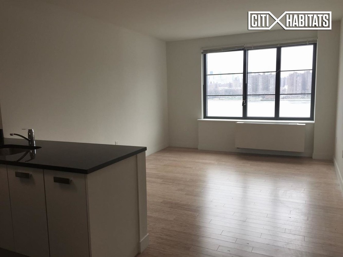Foto principal - 15 Dunham Pl