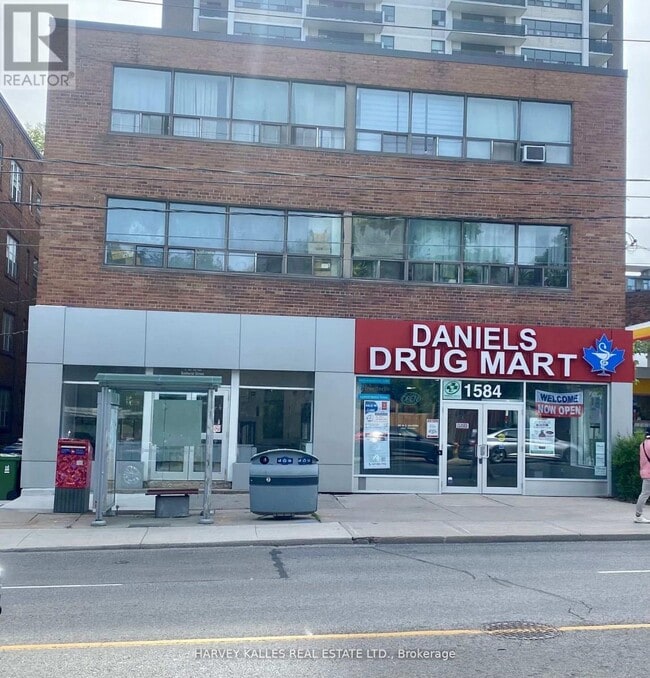 Building Photo - 1582 Bathurst St