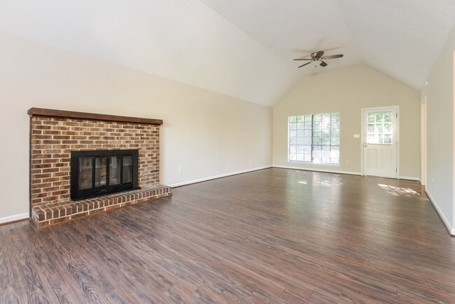 Building Photo - 5553 San Marcos Dr