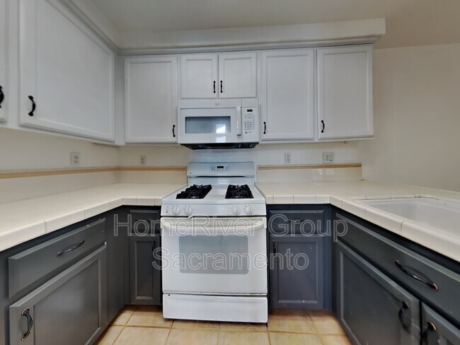 Building Photo - 1723 Palatia Dr