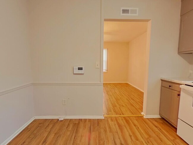 Building Photo - 1610 Oneka Ave