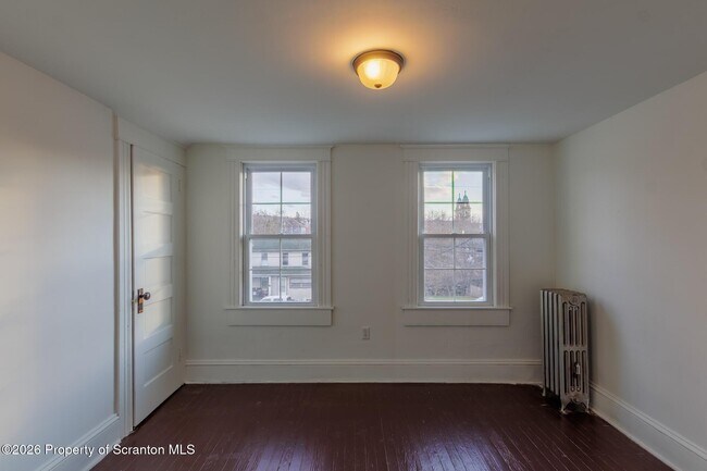 Foto del edificio - 623 E Elm St