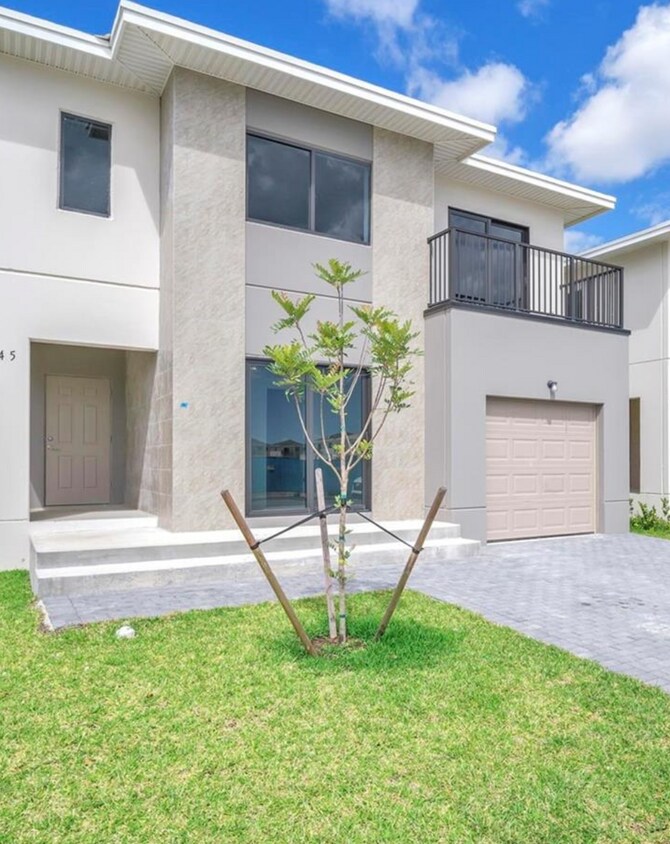 Foto principal - 245 NW 13th Pl