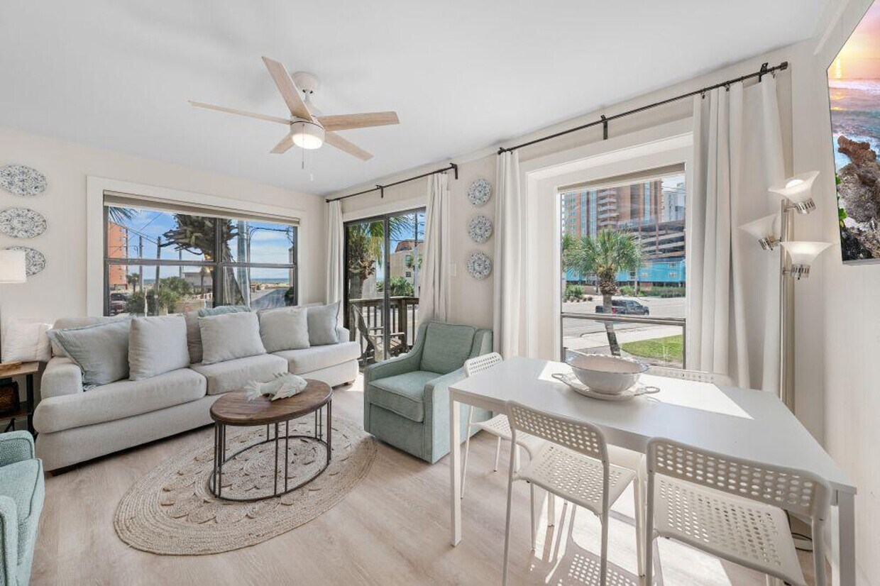 Foto principal - 700 W Beach Blvd