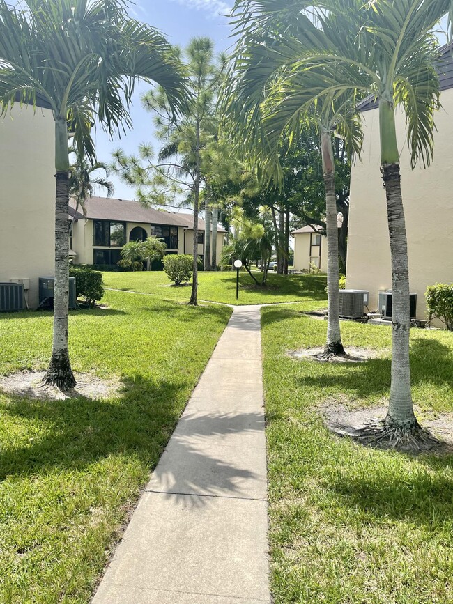 Foto del edificio - 416 Pine Glen Ln