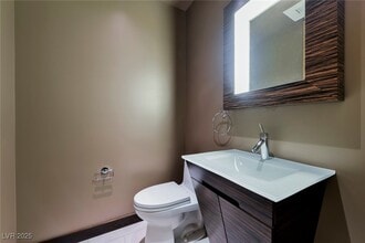 Building Photo - 3750 S Las Vegas Blvd