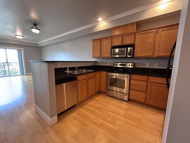 Foto del edificio - 1 Bed, 1 Bath Condo with Bellingham Bay View and parking garage