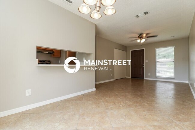 Foto del edificio - 4 Bedroom Pet-Friendly Home in Seminole, FL with Main Street Renewal