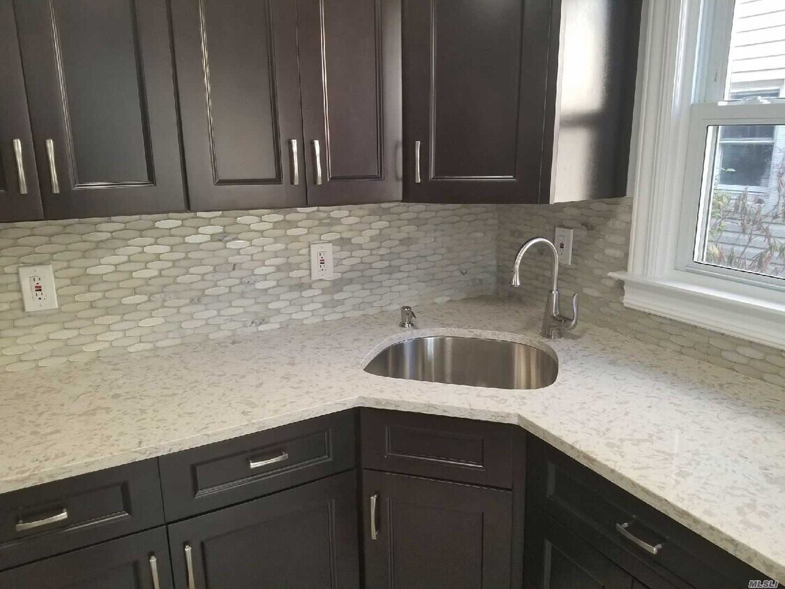 Foto principal - 81 Butler Pl