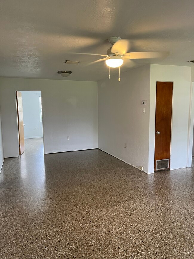 Building Photo - 1504 Golden Ct