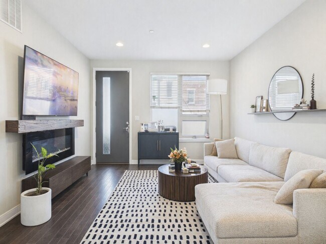 Foto del edificio - HUGE MODERN 4 bed 3 full bath huge roof deck finished basement