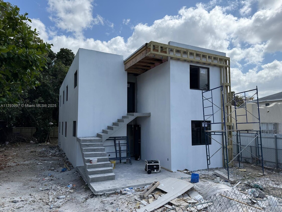 Building Photo - 1244 NW 32nd St