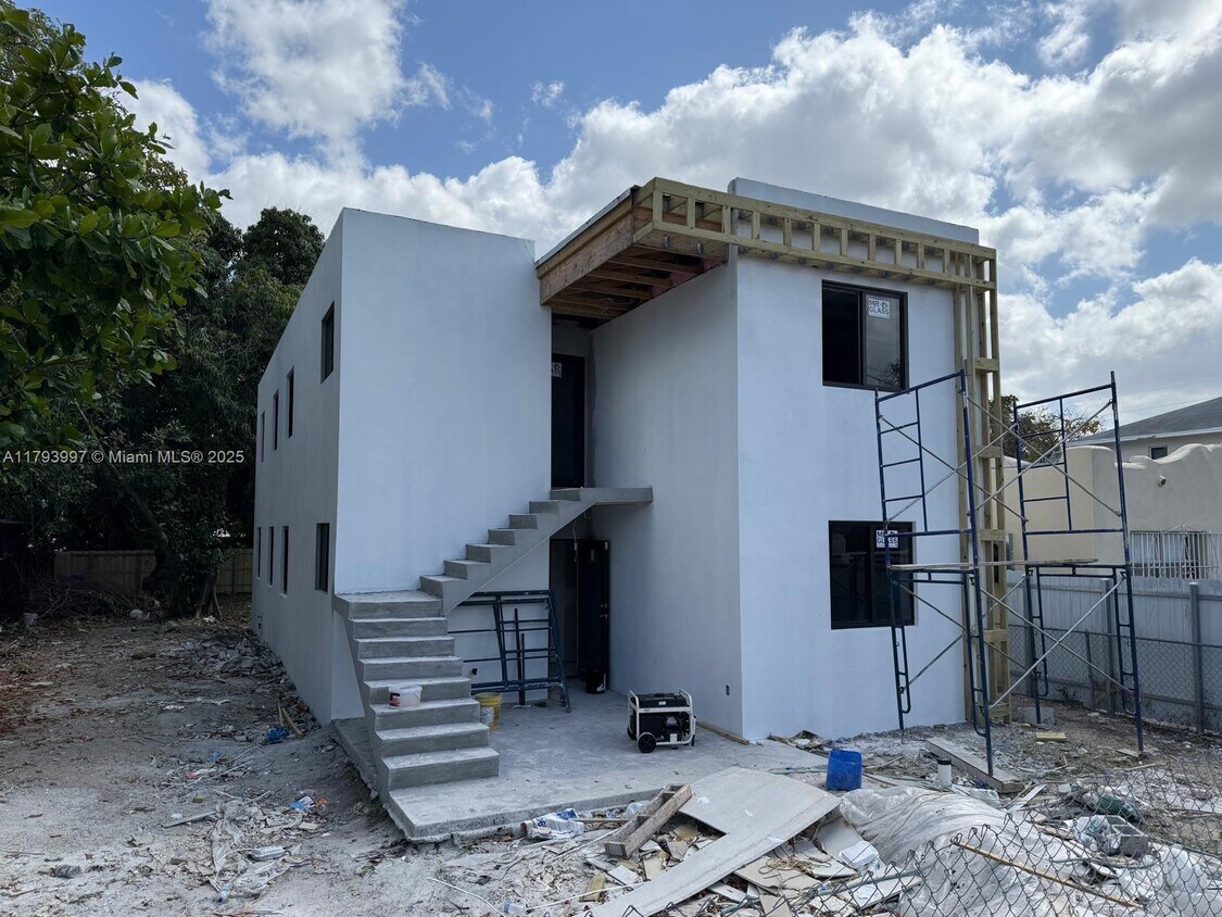 Primary Photo - 1244 NW 32nd St