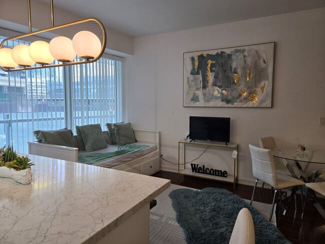 Building Photo - 14 York St