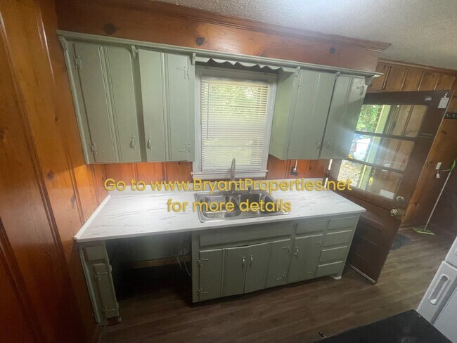 Foto del edificio - 3133 Cloverwood Dr