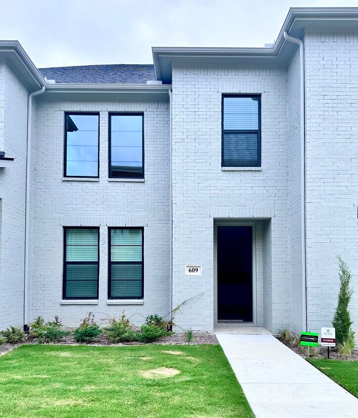 Foto principal - 609 Friendswood Dr