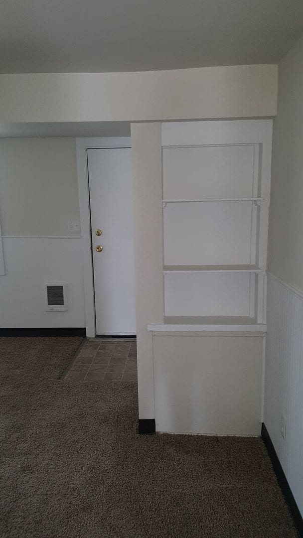 Building Photo - Updated Bungalow with 4 Bedrooms and 2 Ful...