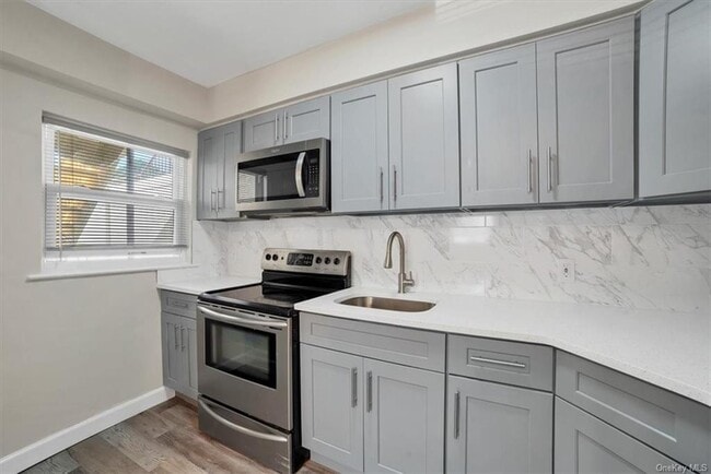 Building Photo - 31 Waring Pl