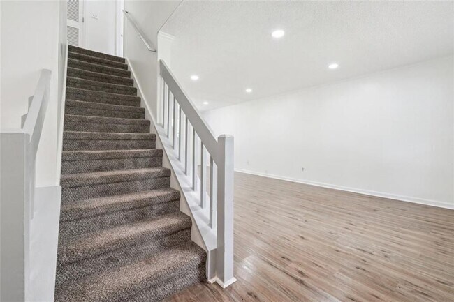 Foto del edificio - 5320 Kelleys Creek Dr