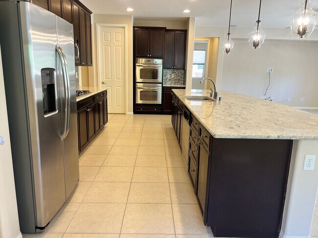 Foto del edificio - 10515 Oak Terrace Ave