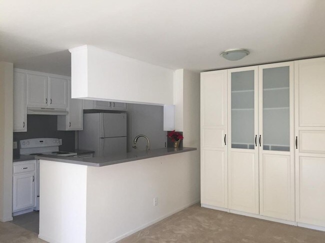 Dining - 760 Overture Ct