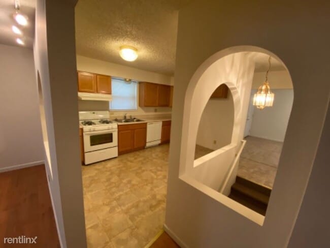 Building Photo - 2 br, 1 bath House - 2168 Tenbrook Rd