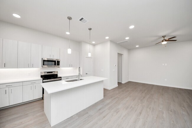 Foto del edificio - 7310 Corey Rushing Ln