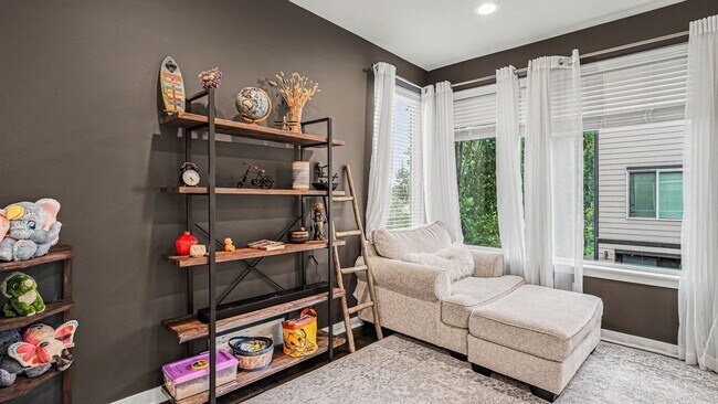 Foto del edificio - Modern Corner Townhome with Split AC & 2-Car Garage Near Alderwood Mall