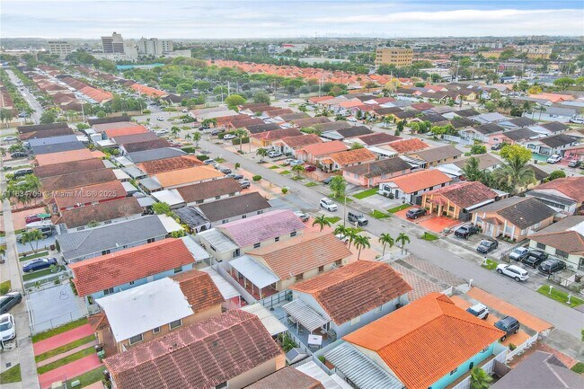 Foto del edificio - 2485 W 71st Pl