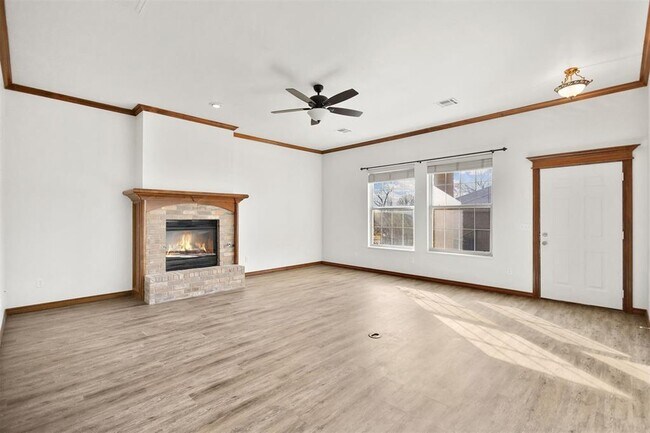 Foto del edificio - 2124 Trailwood Rd