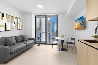 Building Photo - 501 NE 1st Ave