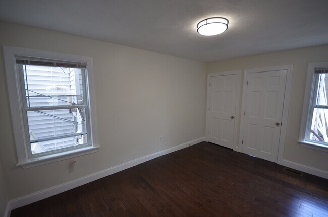 Building Photo - Great location! 2 bed 1 bath Blocks away f...