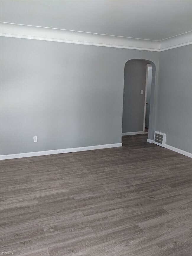 Building Photo - 3 br, 1.5 bath House - 9600 Auburn St