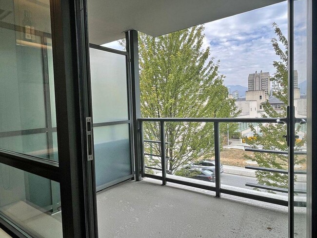 Photo du bâtiment - 750 W 12th Ave