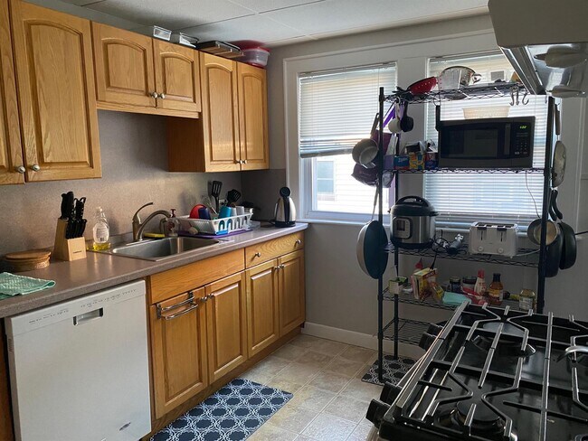 Foto del edificio - 76 Endicott Ave