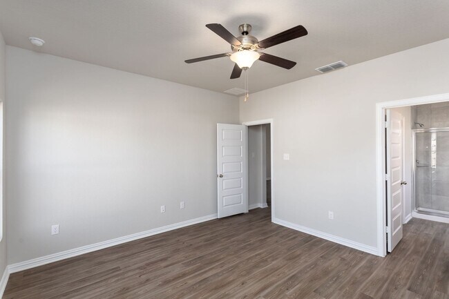 Foto del edificio - Luxury Duplex minutes to Randolph AFB