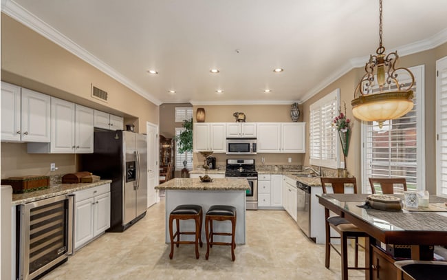 Building Photo - Space, Comfort, and a Neighborhood You’ll ...