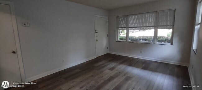 Foto del edificio - 311 Ridgedale Rd