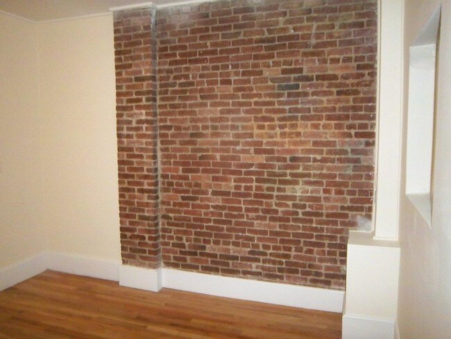 Building Photo - 212 Hemenway St