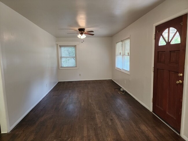 Building Photo - 3 Bedroom Bungalow