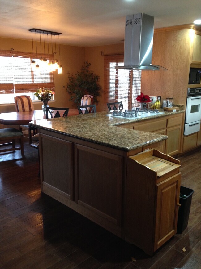 Foto del edificio - 18454 Walnut St