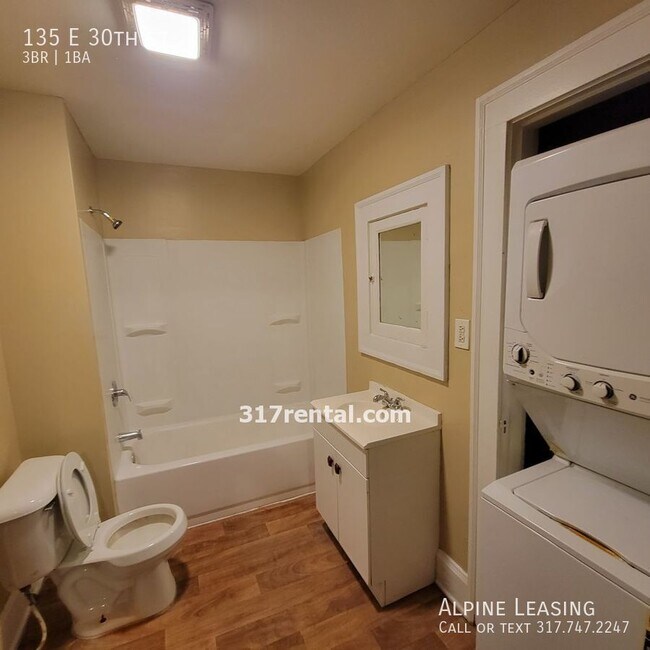 Building Photo - 135 E 30th St