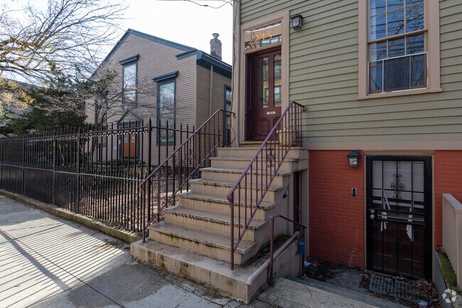 Entrada - 245 5th St