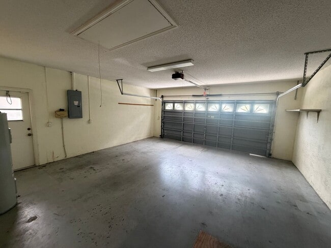Building Photo - 118 Edison St
