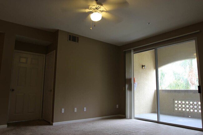 Foto del edificio - Coming Soon! 2/2 Second-floor Condo for Rent in Sonota at Canyon Crest!