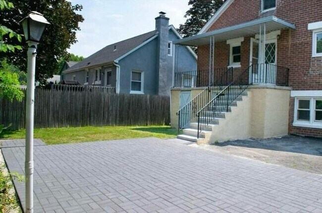 Foto del edificio - 33 Mead Ave