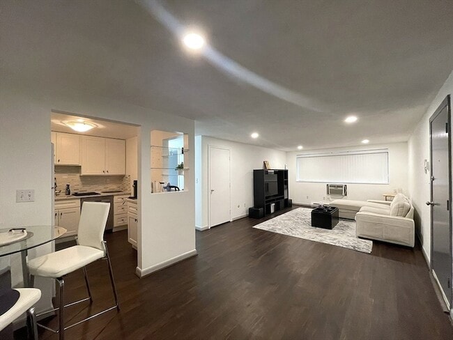 Foto del edificio - 1325 Worcester Rd